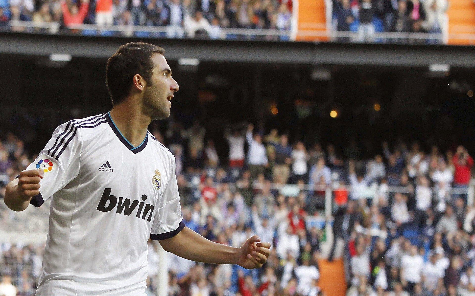 皇家马德里与巴塞罗那上演巅峰对决,西甲冠军悬念再起